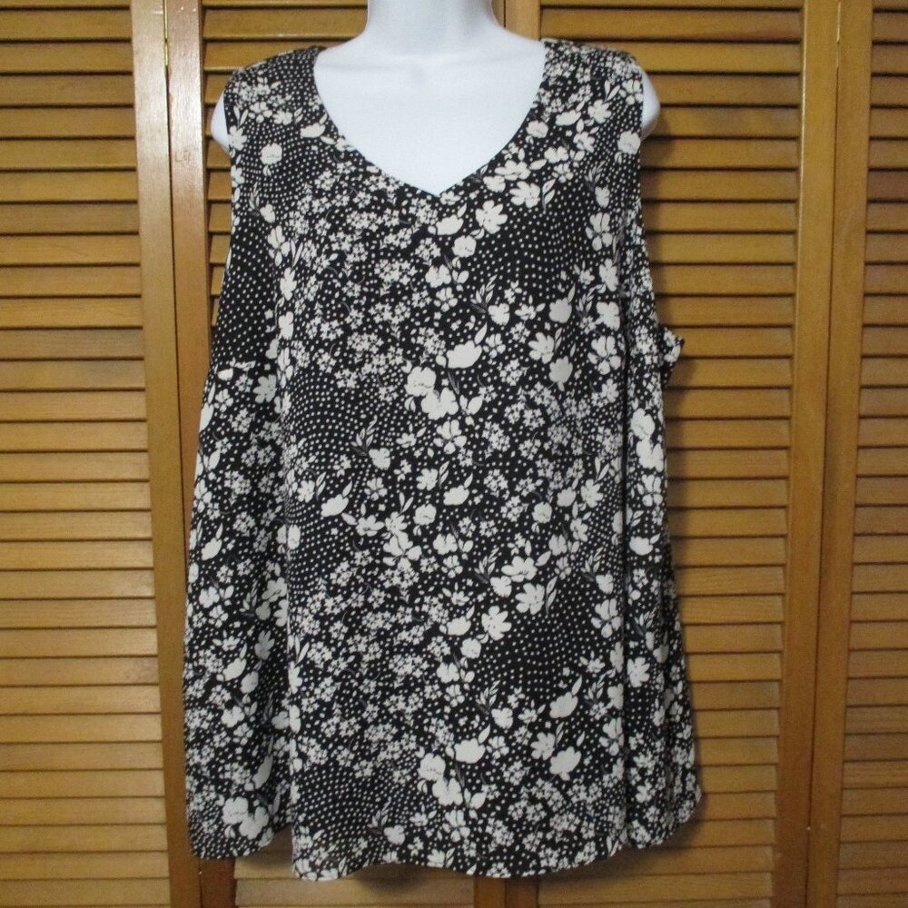 Cato NEW top black & white sleeveless V neck pullover top size 18W